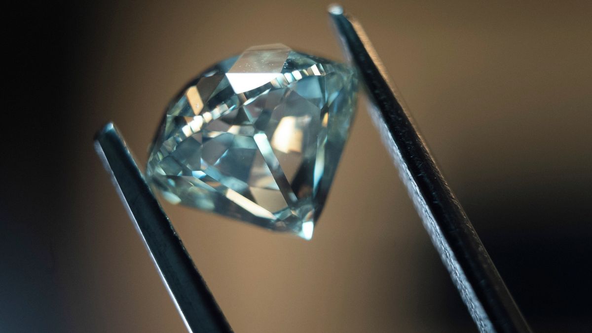 Poker o diamanty. Angola otřásá trhem, tlačí i na světového obchodníka